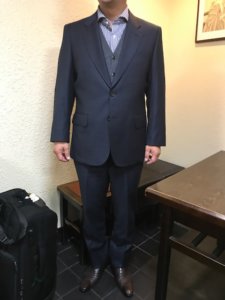 男性スーツの写真