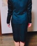 女性スーツ後姿
